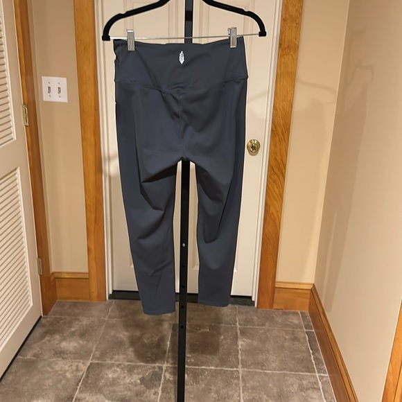 FREE PEOPLE women’s Wrap Lose Control Leggings - Gravel Stone - Picture 8 of 15